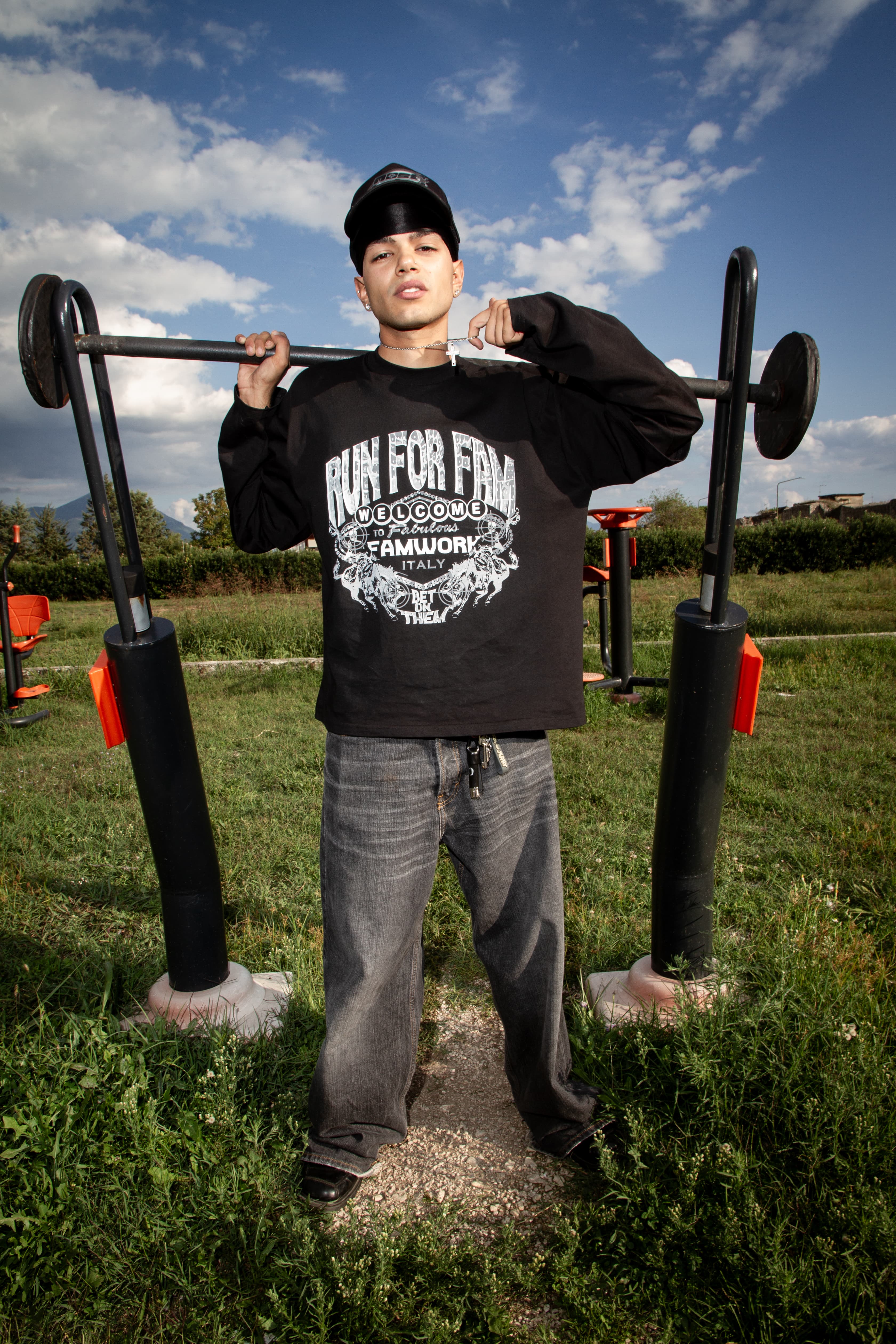 BLACK FAMWORK SLEEVE - Image 1